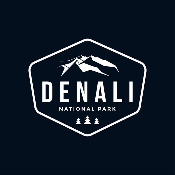 マウントマッキンリーシンプルなロゴイラスト Denali国立公園エンブレムパッチ — ストックベクタ