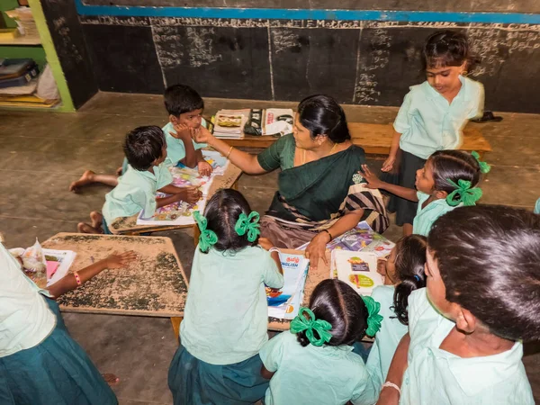 Puducherry India Diciembre Circa 2018 Alumnos Felices Identificados Con Uniformes —  Fotos de Stock