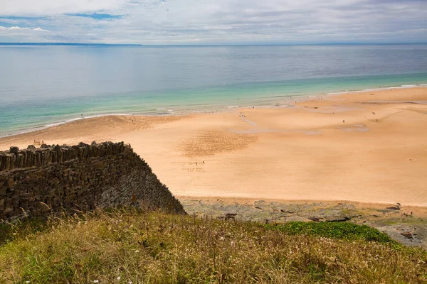 Escena Playa Con Cielo Nublado Colores Saturados Duna Dorada Arena — Foto de Stock