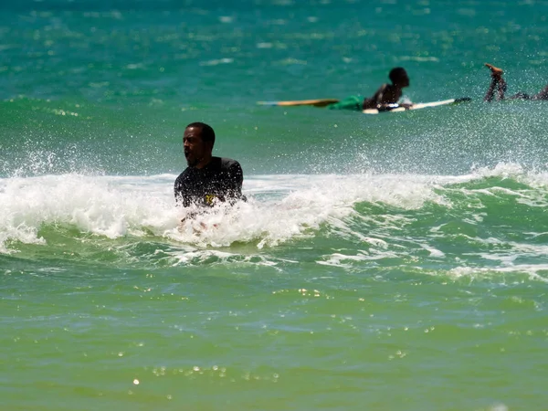 Alguien Senegal Noviembre Circa 2021 Surfistas Principiantes Identificados Mar Tratando — Foto de Stock