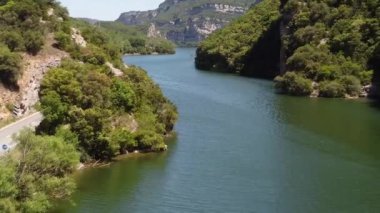 İspanya, Castilla 'daki Ebro nehrinin hava görüntüleri.