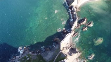 Kuzey İspanya 'daki Bask Bölgesi' nde San Juan de Gaztelugatxe tapınağının hava manzarası. Yüksek kalite 4k görüntü