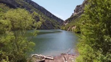 İspanya, Castilla 'daki Ebro nehrinin hava görüntüleri.