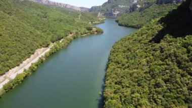 İspanya, Castilla 'daki Ebro nehrinin hava görüntüleri.