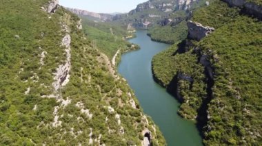 İspanya, Castilla 'daki Ebro nehrinin hava görüntüleri.