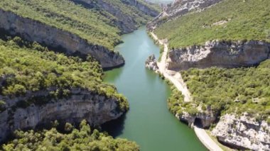 İspanya, Castilla 'daki Ebro nehrinin hava görüntüleri.
