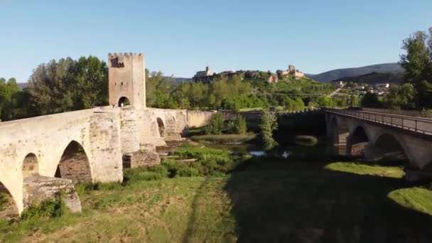 Luftaufnahme Der Mittelalterlichen Steinbrücke Von Frias Kastilien Spanien — Stockvideo