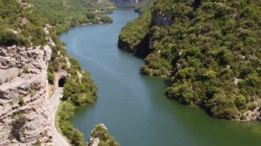 İspanya, Castilla 'daki Ebro nehrinin hava görüntüleri.