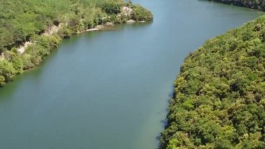 İspanya, Castilla 'daki Ebro nehrinin hava görüntüleri.