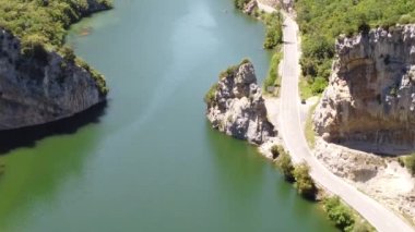 İspanya, Castilla 'daki Ebro nehrinin hava görüntüleri.