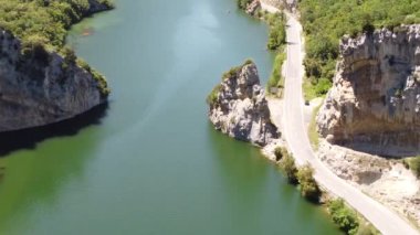İspanya, Castilla 'daki Ebro nehrinin hava görüntüleri.