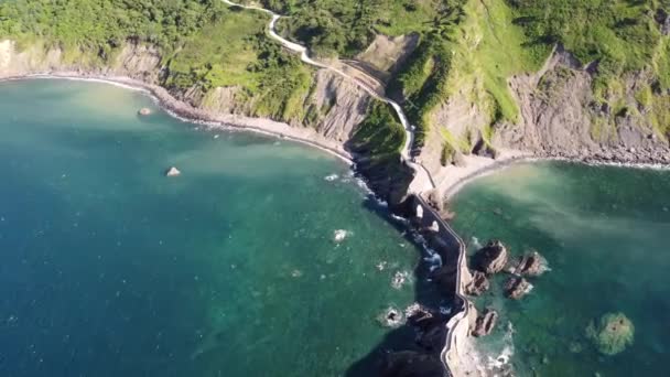 Bask Ülkesinin Kuzey Kıyısındaki San Juan Gaztelugatxe Tapınağının Hava Manzarası — Stok video