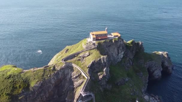 Vista Aérea Del Santuario San Juan Gaztelugatxe Costa Del País — Vídeos de Stock