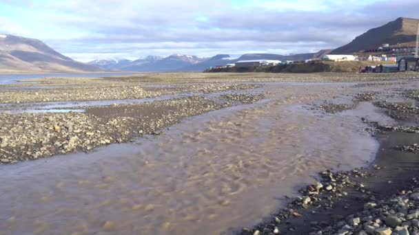 Vågor Stranden Vid Kusten Longyearbyen Svalbard Öarna Norge Högkvalitativ Film — Stockvideo
