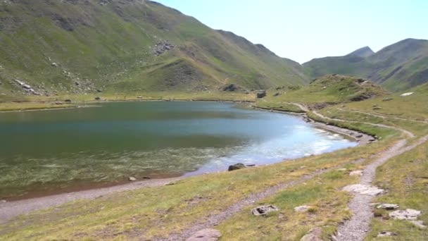 Uitzicht Een Gletsjerlagune Pyreneeën Hoge Kwaliteit Beeldmateriaal — Stockvideo