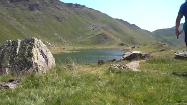 Vista Del Paisaje Una Laguna Glaciar Montaña Los Pirineos Imágenes — Vídeos de Stock