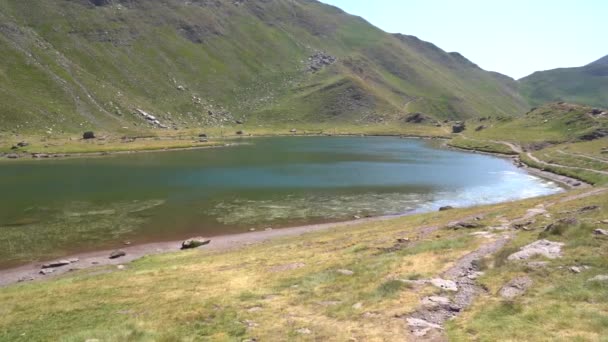 ピレネー山脈の山岳氷河のラグーンの風景 高品質4K映像 — ストック動画