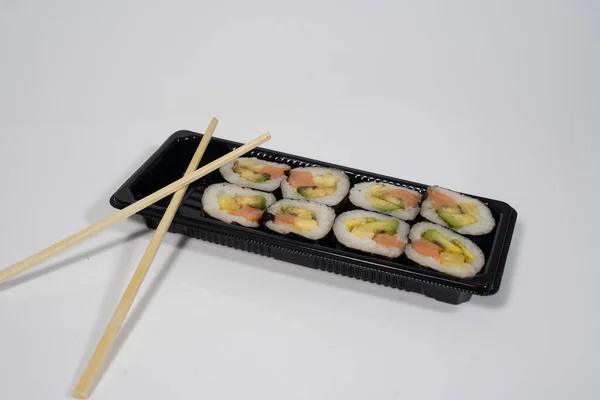 Conjunto Sushi Com Pauzinhos Fundo Branco Foto Alta Qualidade — Fotografia de Stock