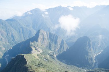 Peru, Güney Amerika 'daki Machu Picchu İnka şehrinin kalıntılarının manzarası. Yüksek kalite fotoğraf