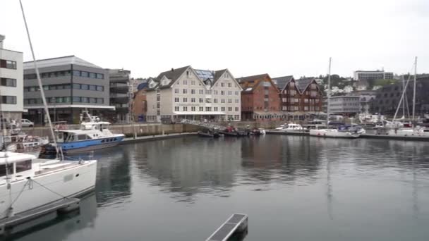 Panoramablick Auf Schiffe Den Docks Des Hafens Von Tromso Norwegen — Stockvideo