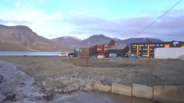 Uitzicht Stad Longyearbyen Svalbard Eilanden Poolzee Noorwegen Hoge Kwaliteit Beeldmateriaal — Stockvideo