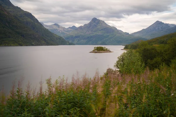 Θέα Στο Τοπίο Των Φιόρδ Στο Lofoten Νορβηγία Μια Συννεφιασμένη — Φωτογραφία Αρχείου