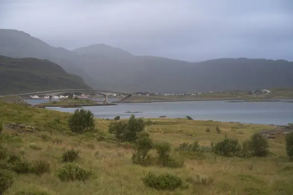 Θέα Του Τοπίου Ενός Χωριού Στα Φιόρδ Των Νήσων Lofoten — Φωτογραφία Αρχείου
