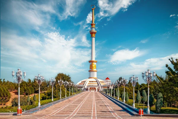 Gün Batımında Bağımsızlık Kemeri Ashkhabad Türkmenistan Orta Asya — Stok fotoğraf