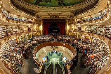 Bueno Aires Arjantin 'deki El Aão Grand Splendid kitapçısının muhteşem balık bakışı manzarası. Dünyanın en güzel kitapçısı..