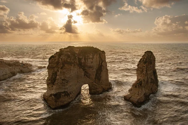 Piccione Rocce Tramonto Dorato Beirut Libano — Foto Stock