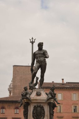 Bolonya, kare şeklinde çeşme.