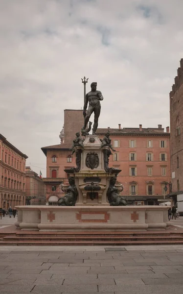 Fontana del Nettuno, Bologna Kalesi