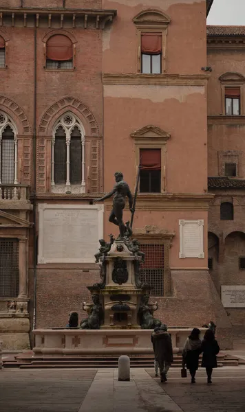 Fontana del Nettuno, Bologna Kalesi