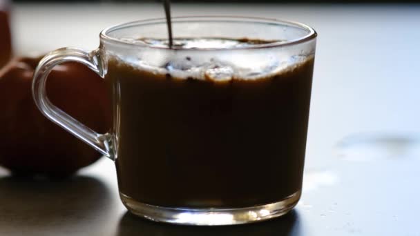 Mexa Açúcar Café Com Uma Colher Copo Transparente — Vídeo de Stock