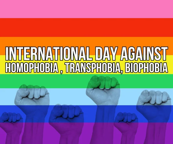 Homofobiğe karşı uluslararası bir gün. Transfobi, önyargılar için biyofobi serbest dünya soyut arka plan birden fazla el yumruğu kaldırma, renkli bir arka plan.