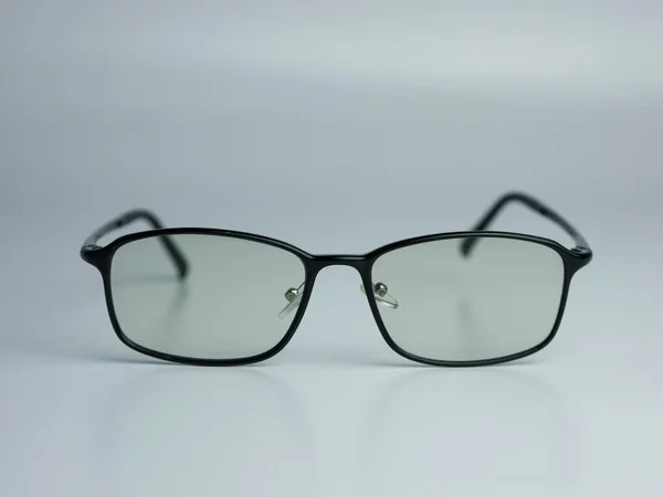 Czarne Okulary Przeciwsłoneczne Przezroczystym Szkłem Białym Tle Okulary Antyradiacyjne — Zdjęcie stockowe