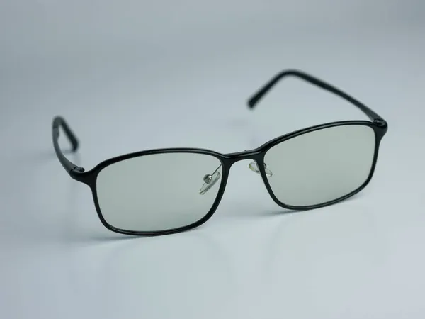 Czarne Okulary Przeciwsłoneczne Przezroczystym Szkłem Białym Tle Okulary Antyradiacyjne — Zdjęcie stockowe
