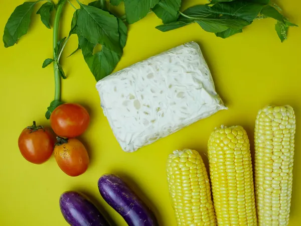 Begreppet Hälsosam Mat Består Aubergine Spenat Tomater Och Majs Vegetarisk — Stockfoto