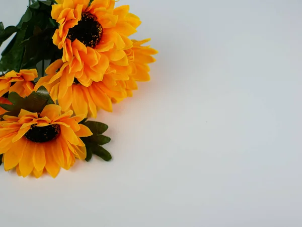 Künstliche Sonnenblume Mit Kopierraum Auf Weißem Hintergrund Bereit Text Hinzuzufügen — Stockfoto