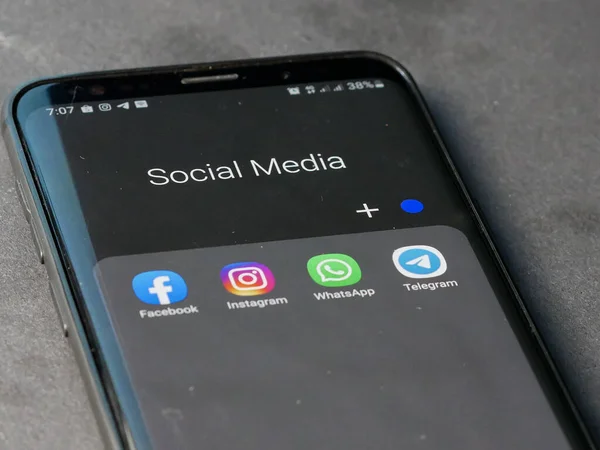 Redes Sociales Como Facebook Whatsapp Instagram Telegram Pantalla Del Teléfono —  Fotos de Stock