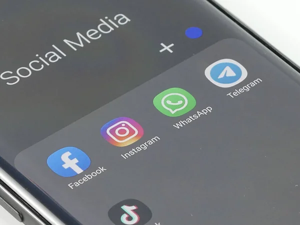 Redes Sociales Como Facebook Whatsapp Instagram Telegram Tiktok Pantalla Del —  Fotos de Stock
