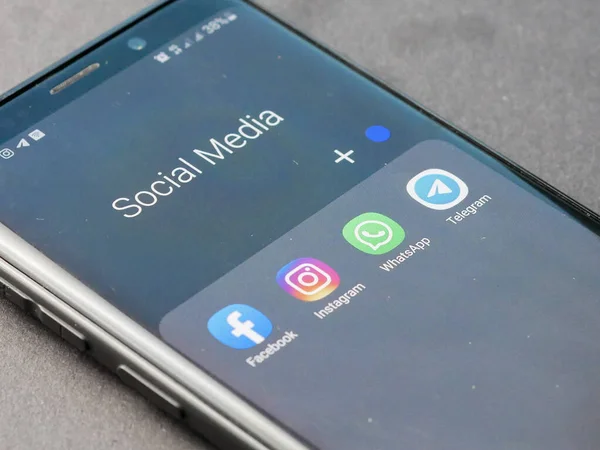 Soziale Medien Wie Facebook Whatsapp Instagram Und Telegram Auf Dem — Stockfoto