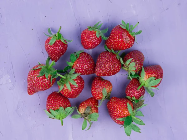 Strawberries Purple Background Top View Healthy Vegetarian Fruit Concept — Fotografia de Stock