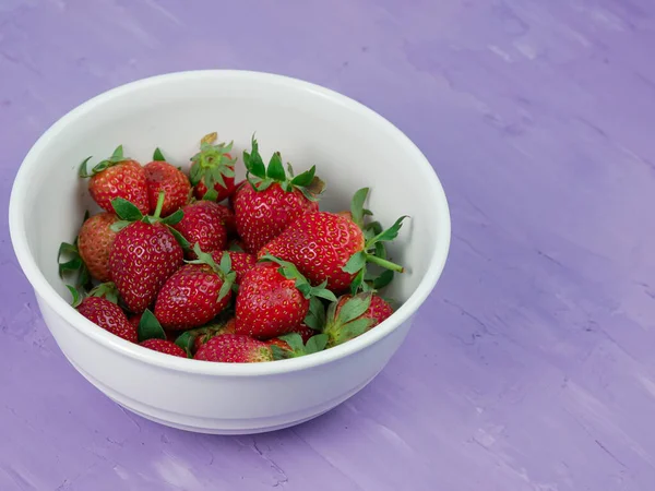 Strawberries White Bowl Purple Background Healthy Vegetarian Fruit Concept — Photo