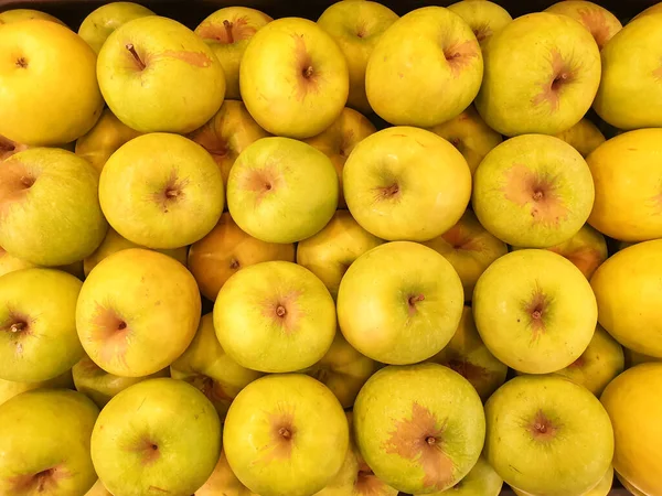 Top View Fresh Green Apples Supermarket Shelf — стоковое фото