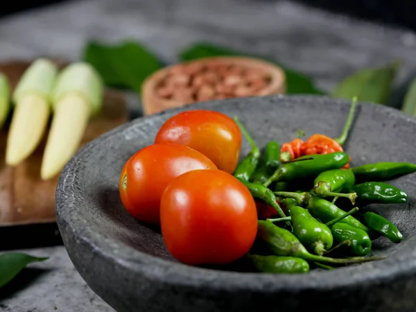 Cayennepfeffer Und Tomaten Steinmörser Tomatensauce Rezept Food Kochkonzept — Stockfoto