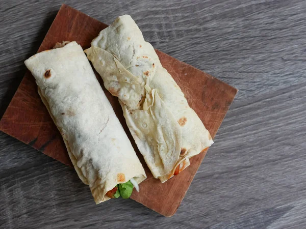 Kebab Wooden Cutting Board Soft Focus — Stock Photo, Image