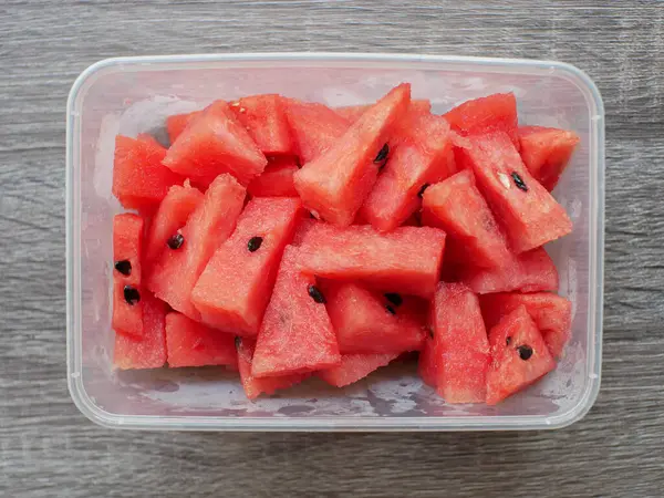 Gesneden Verse Watermeloen Een Transparante Verpakking Gezonde Voeding Dieetconcept — Stockfoto