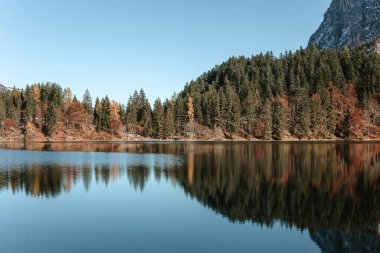 Lago di Tovel en Autunno