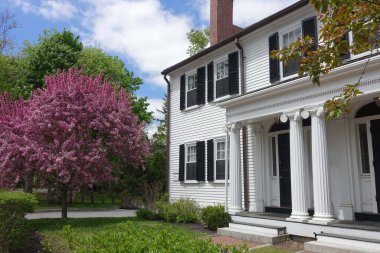 Concord, MA - Mayıs 2018: Şehir merkezindeki Beyaz Saray (William Whiting)